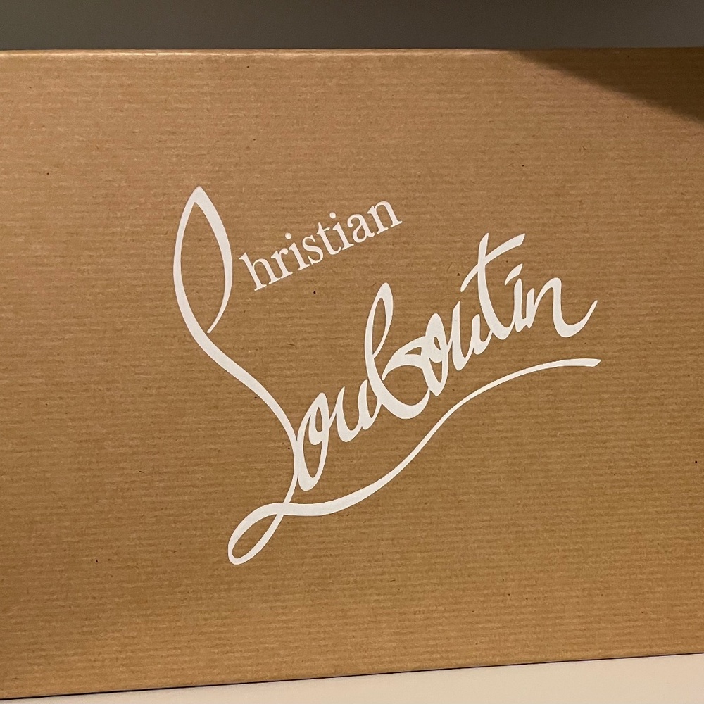 Never worn patent Louboutin